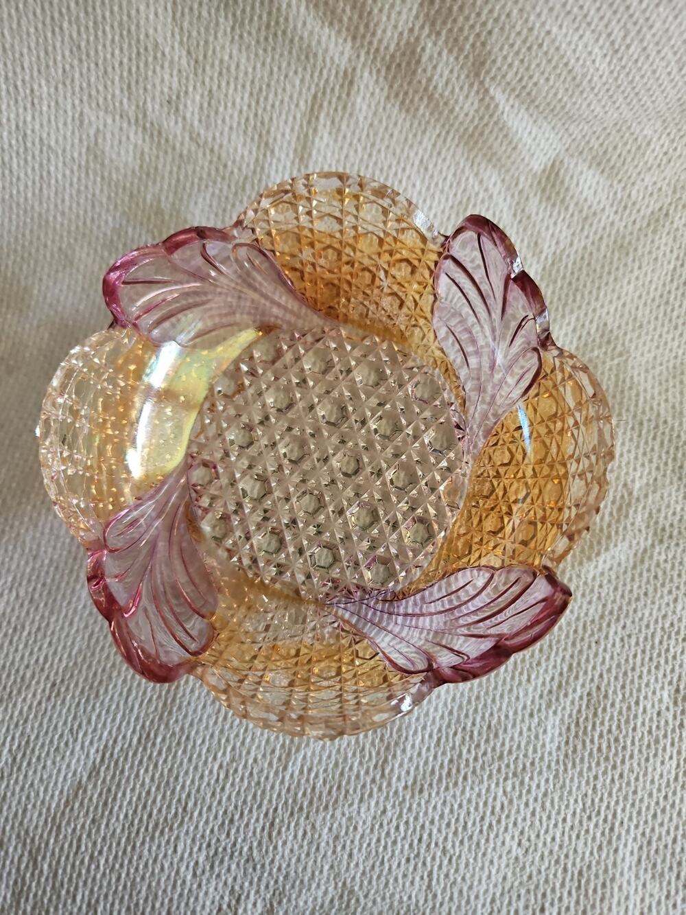 Beautiful Round Vintage Amber/Pink Leaf Glass Designed Bowl